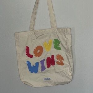 Cotten On "Love wins" Bag